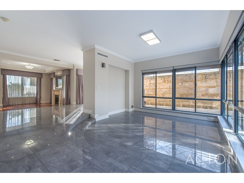 1 Stitfold Promenade, Salter Point WA 6152