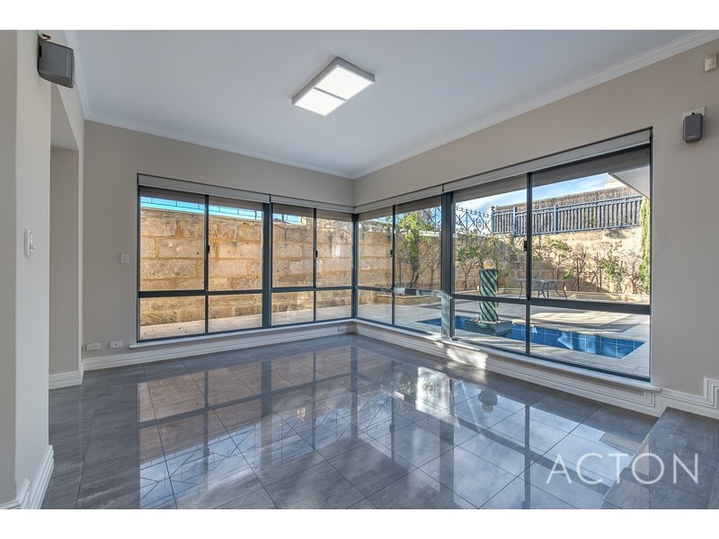 1 Stitfold Promenade, Salter Point WA 6152