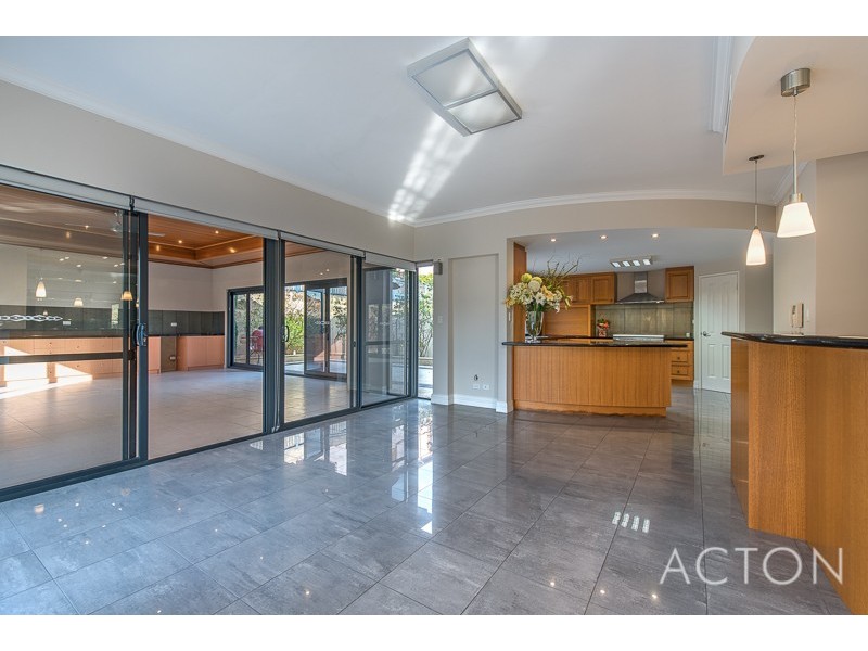 1 Stitfold Promenade, Salter Point WA 6152
