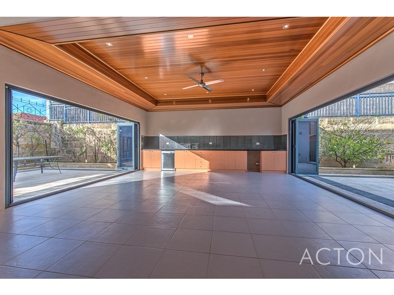 1 Stitfold Promenade, Salter Point WA 6152