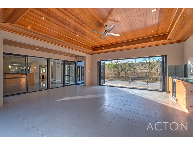 1 Stitfold Promenade, Salter Point WA 6152