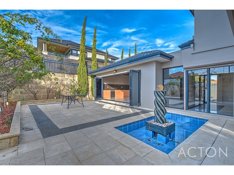 1 Stitfold Promenade, Salter Point WA 6152
