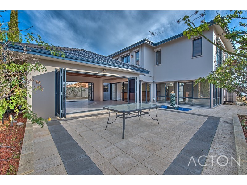 1 Stitfold Promenade, Salter Point WA 6152