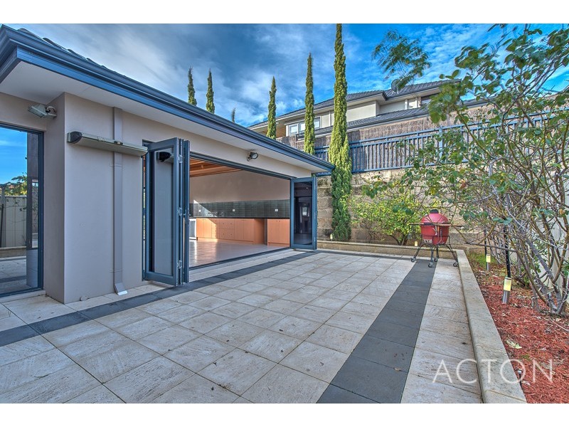 1 Stitfold Promenade, Salter Point WA 6152