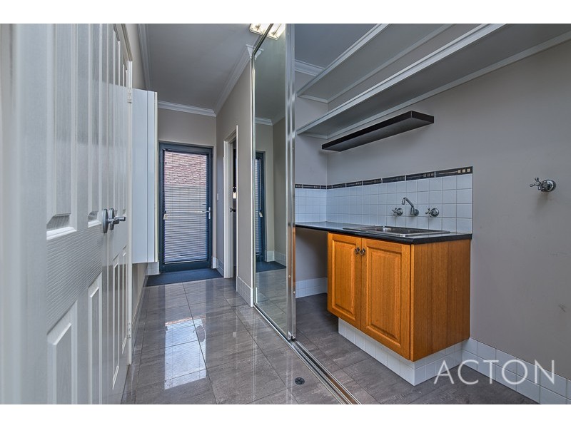 1 Stitfold Promenade, Salter Point WA 6152