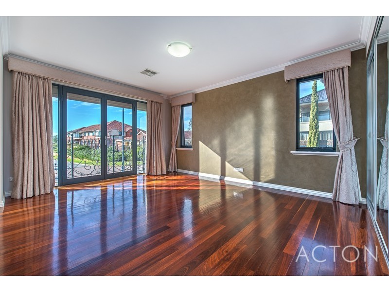 1 Stitfold Promenade, Salter Point WA 6152