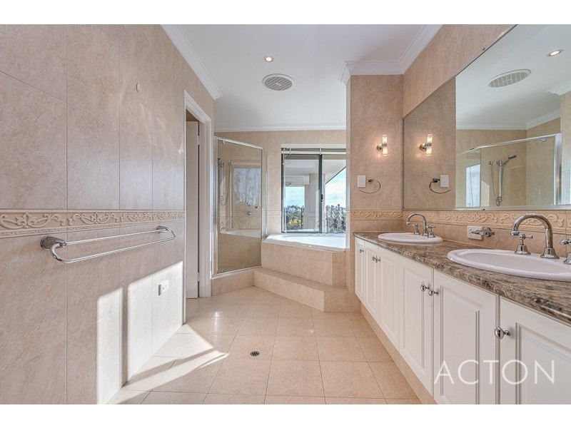 1 Stitfold Promenade, Salter Point WA 6152