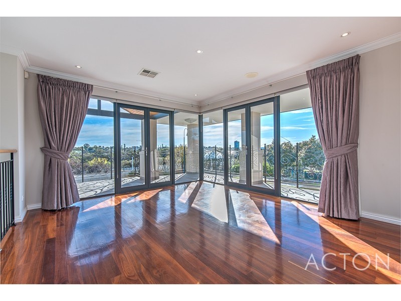 1 Stitfold Promenade, Salter Point WA 6152