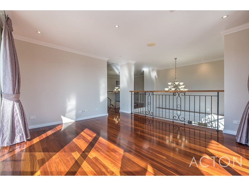 1 Stitfold Promenade, Salter Point WA 6152