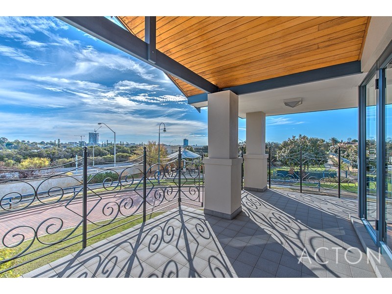 1 Stitfold Promenade, Salter Point WA 6152