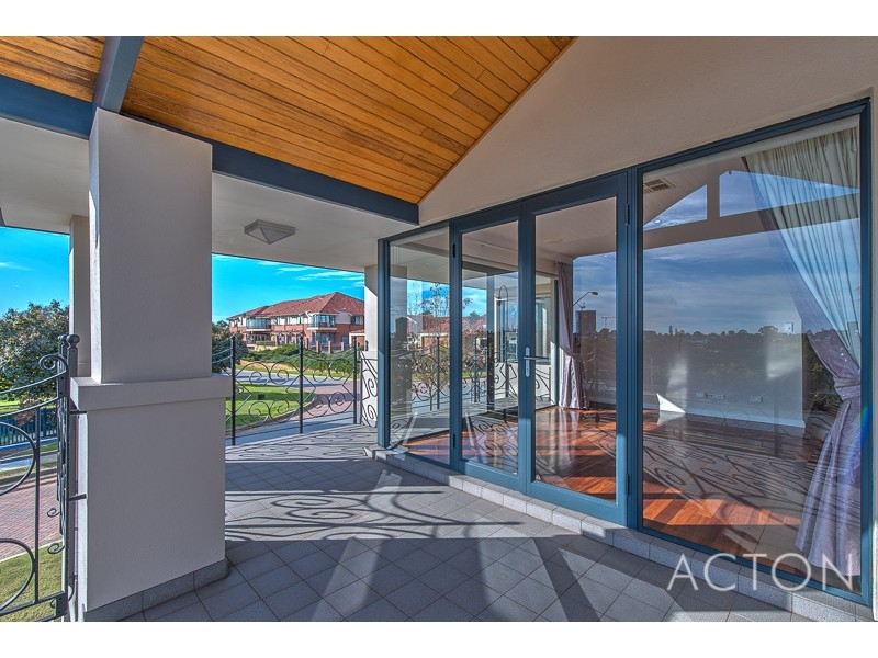 1 Stitfold Promenade, Salter Point WA 6152
