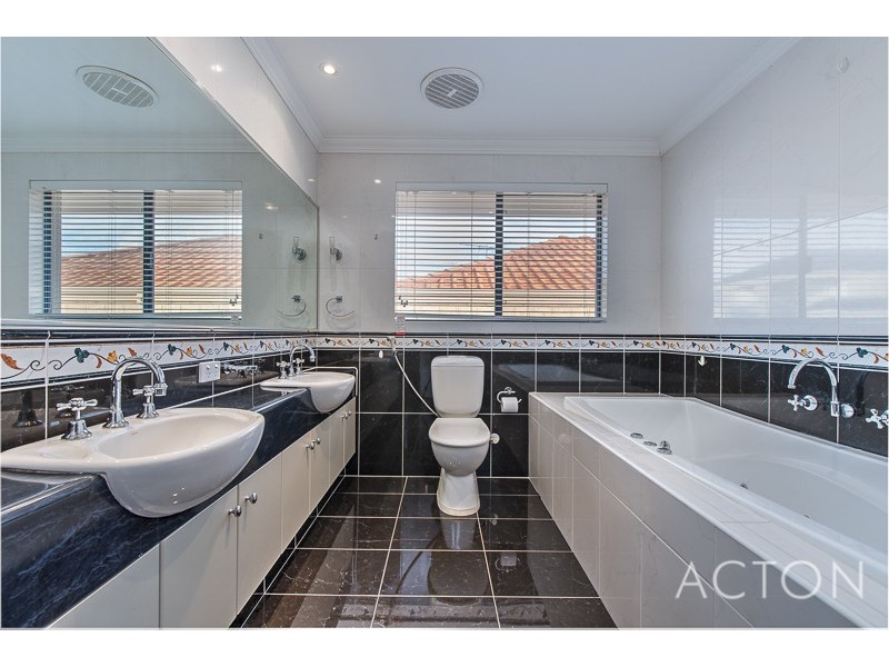 1 Stitfold Promenade, Salter Point WA 6152