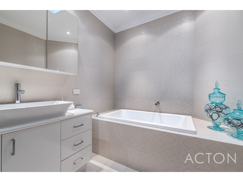 25B DUNKLEY AVENUE, Applecross WA 6153