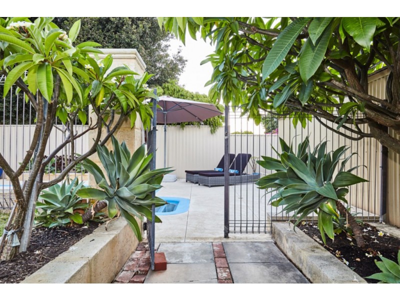 9 Ashbourne Way, Hamilton Hill WA 6163