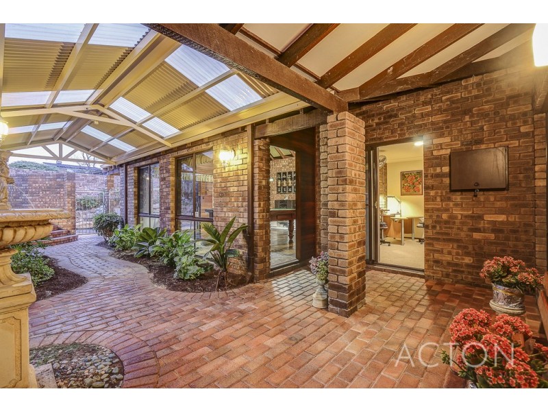 32 Stanbury Way, Booragoon WA 6154