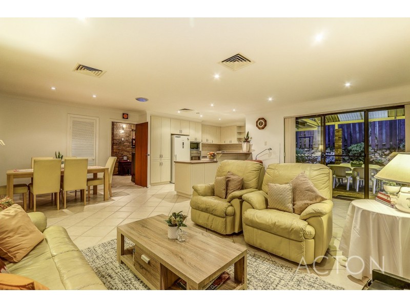 32 Stanbury Way, Booragoon WA 6154