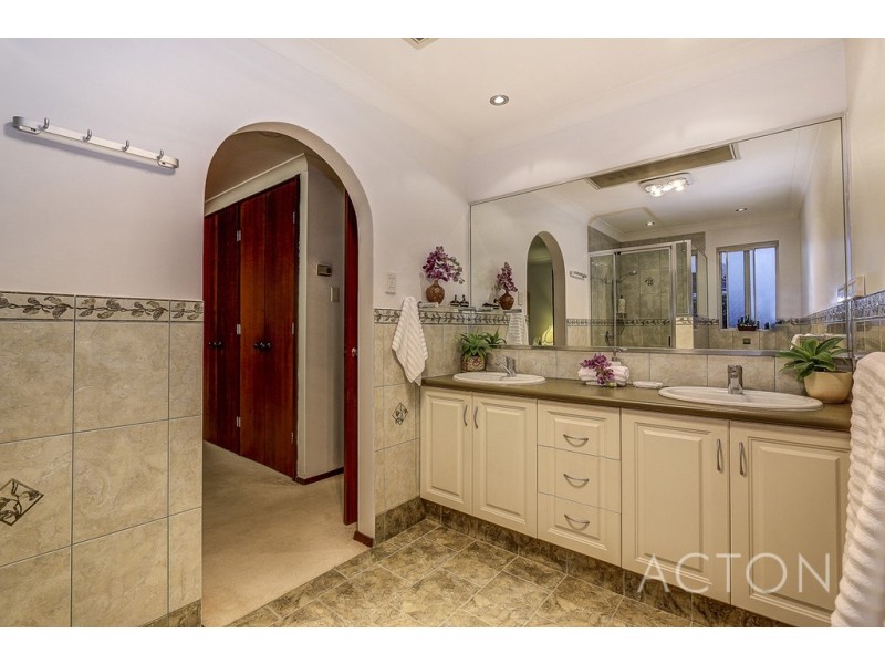 32 Stanbury Way, Booragoon WA 6154