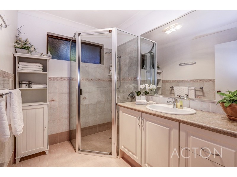 32 Stanbury Way, Booragoon WA 6154
