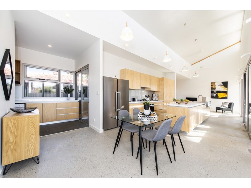 7a Cowan Street, Alfred Cove WA 6154