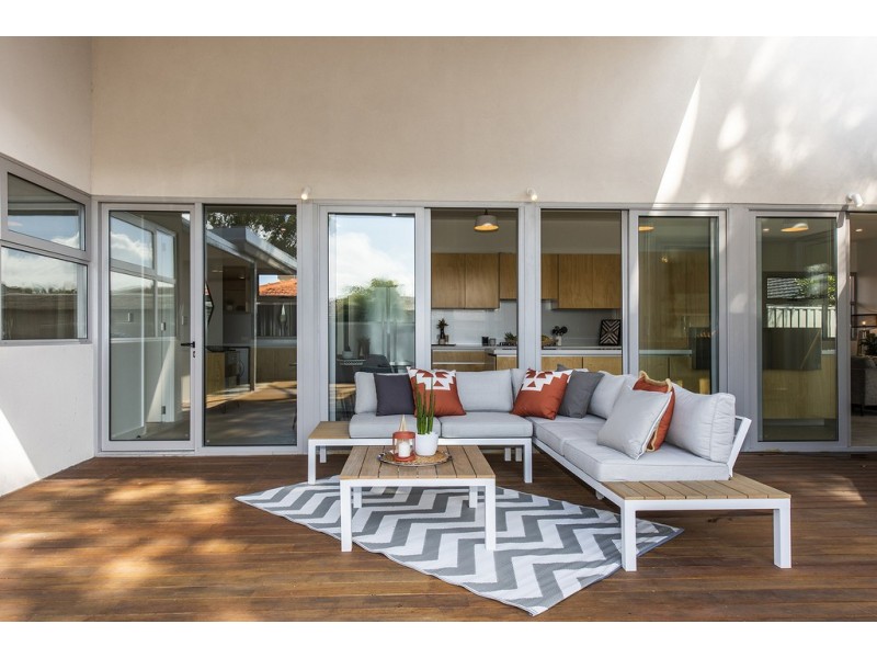 7a Cowan Street, Alfred Cove WA 6154