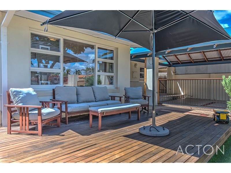27 Mullings Way, Myaree WA 6154