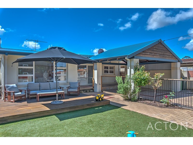 27 Mullings Way, Myaree WA 6154