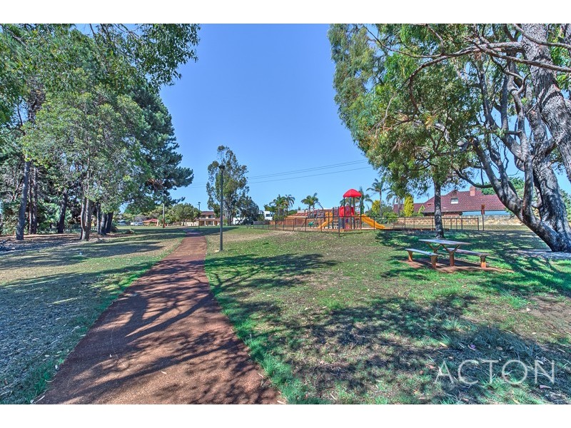 28 Stephenson Gardens, Winthrop WA 6150