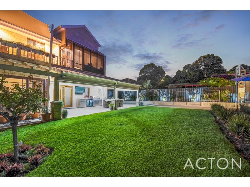 4 Central Ave, Mount Pleasant WA 6153