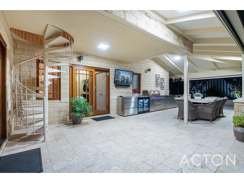 4 Central Ave, Mount Pleasant WA 6153