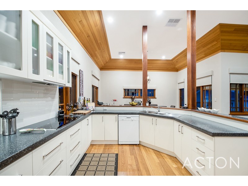 4 Central Ave, Mount Pleasant WA 6153