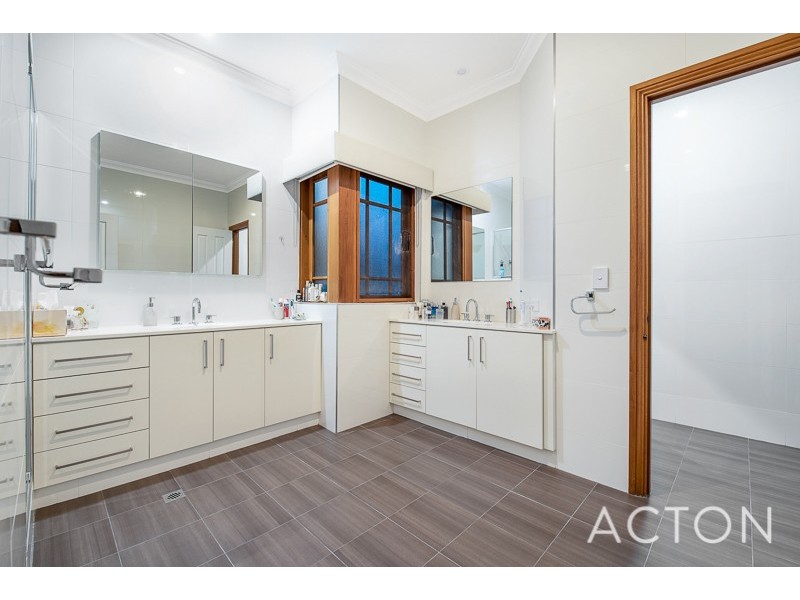 4 Central Ave, Mount Pleasant WA 6153