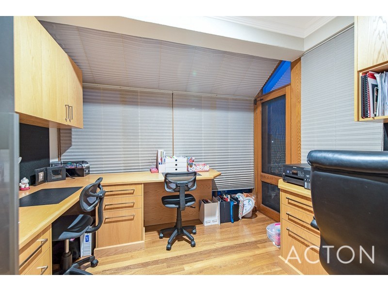 4 Central Ave, Mount Pleasant WA 6153