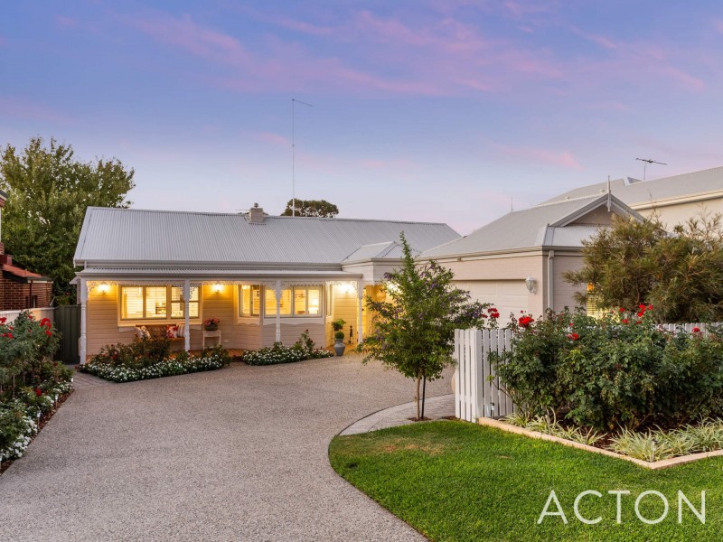 35 Doney Street, Alfred Cove WA 6154