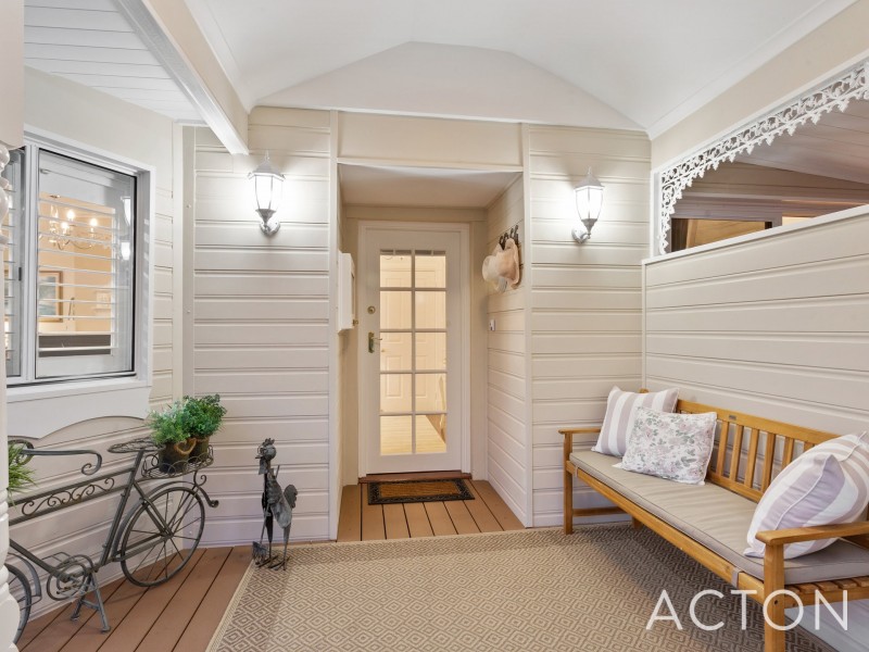 35 Doney Street, Alfred Cove WA 6154