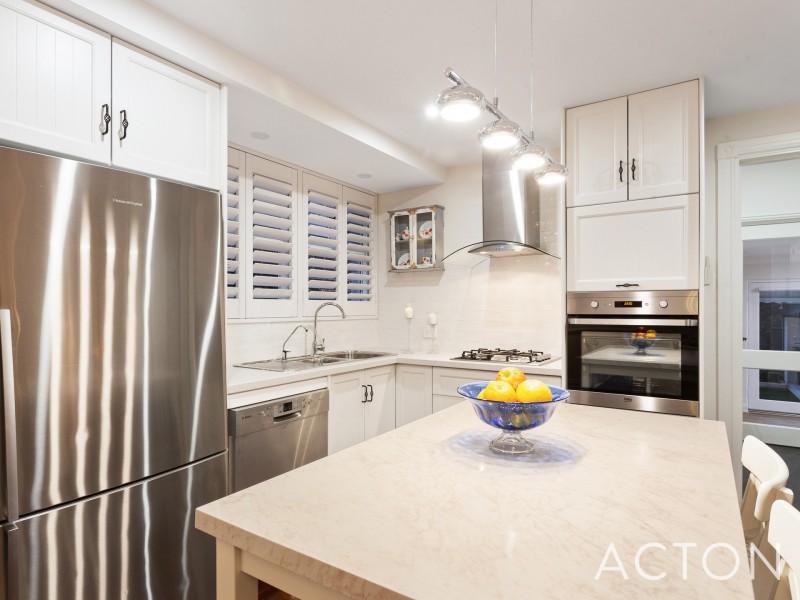 35 Doney Street, Alfred Cove WA 6154