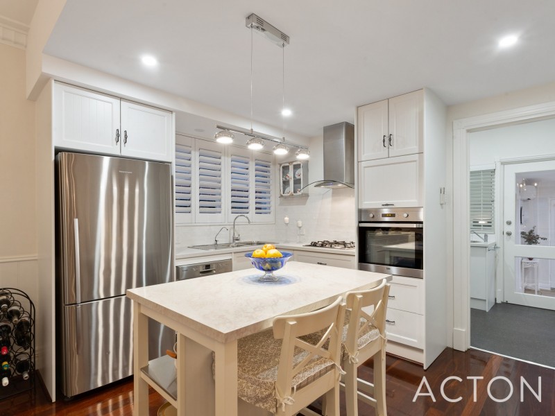 35 Doney Street, Alfred Cove WA 6154