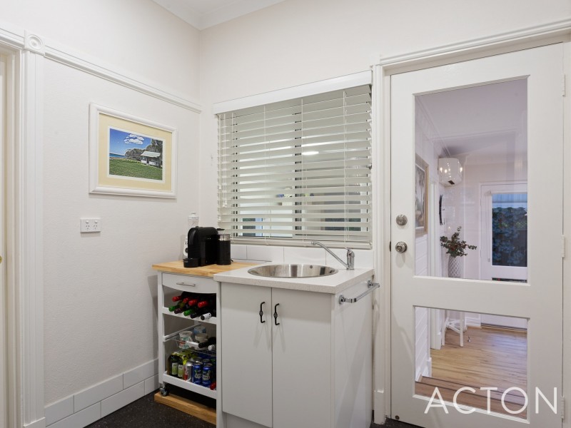 35 Doney Street, Alfred Cove WA 6154