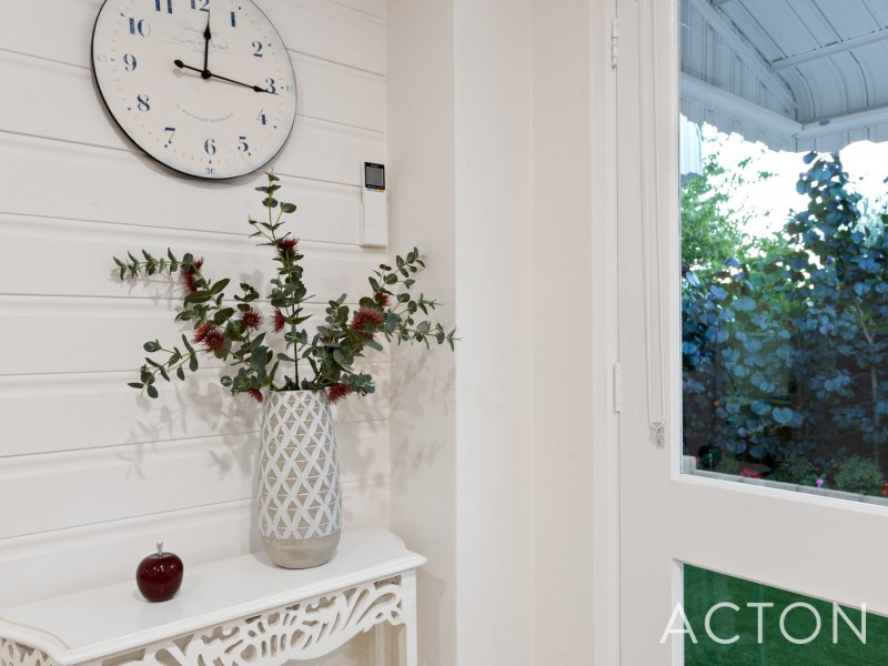 35 Doney Street, Alfred Cove WA 6154