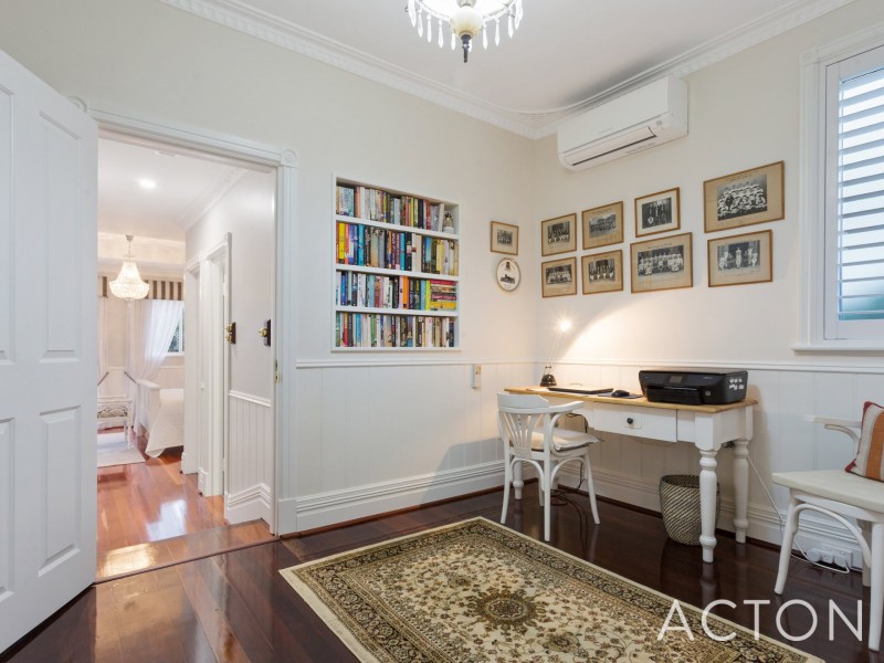 35 Doney Street, Alfred Cove WA 6154