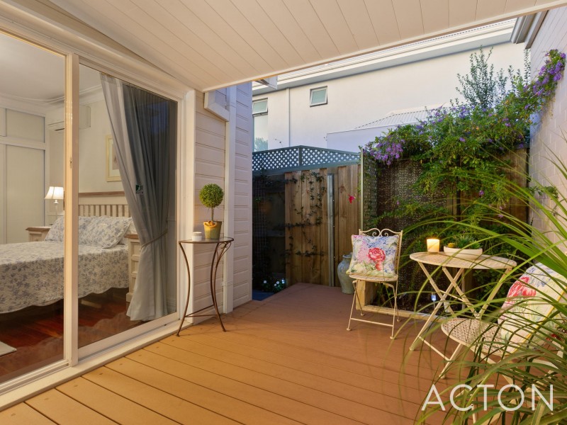 35 Doney Street, Alfred Cove WA 6154