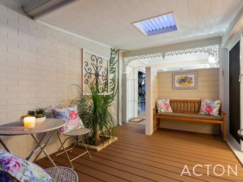 35 Doney Street, Alfred Cove WA 6154