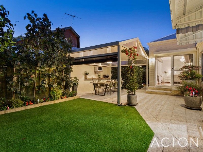 35 Doney Street, Alfred Cove WA 6154