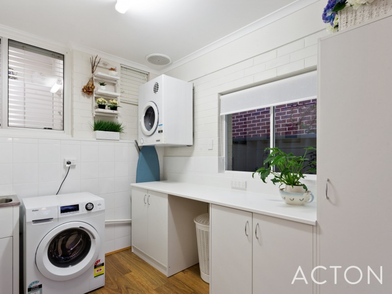 35 Doney Street, Alfred Cove WA 6154