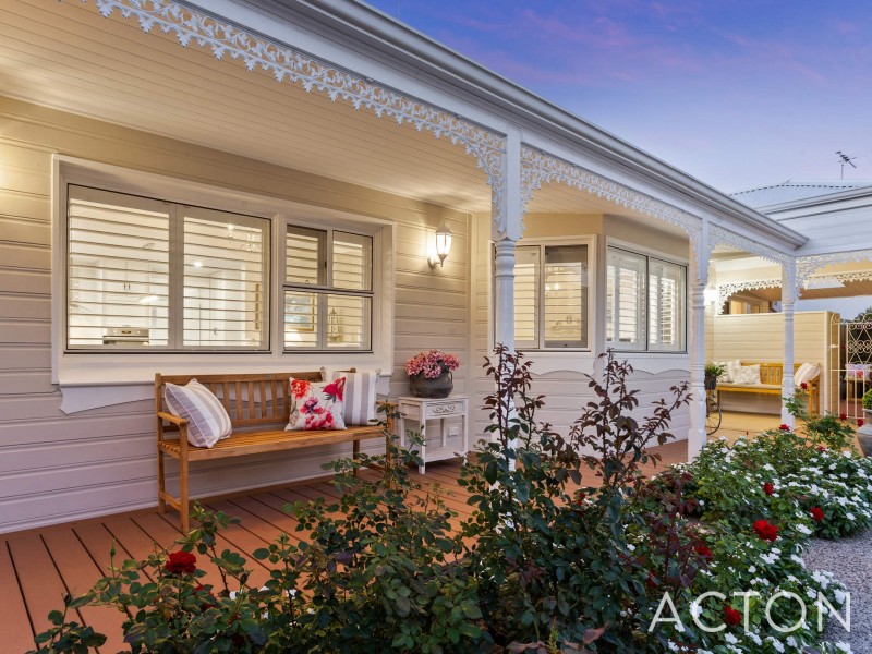 35 Doney Street, Alfred Cove WA 6154