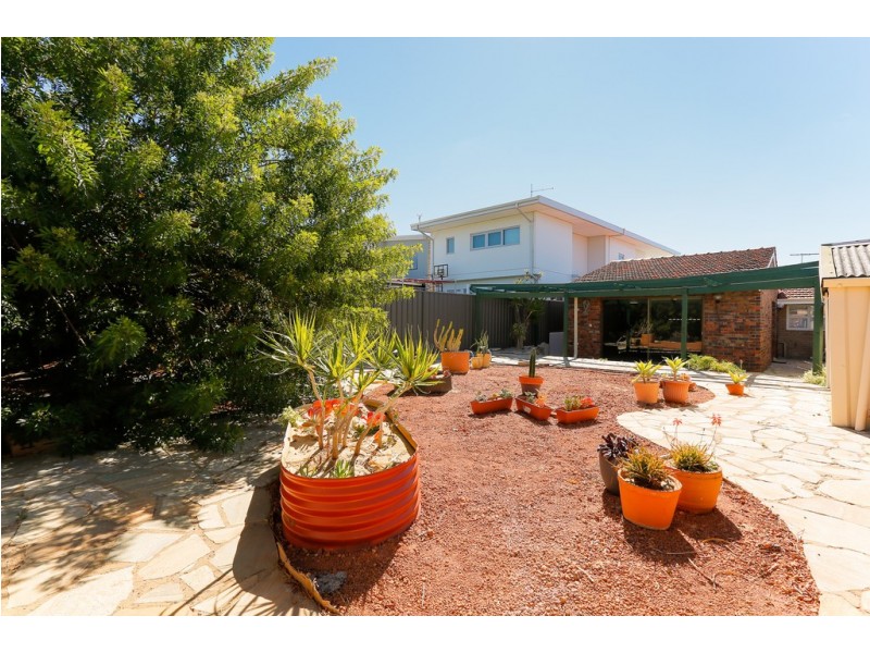 7B Renton Street, Melville WA 6156