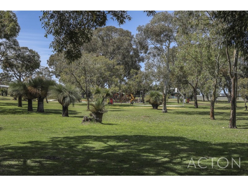 1 Honeysett Court, Hamilton Hill WA 6163