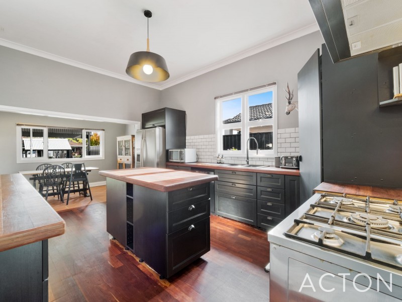 110 Queens Road, South Guildford WA 6055