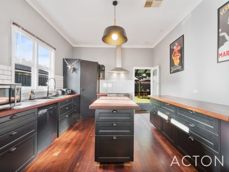 110 Queens Road, South Guildford WA 6055