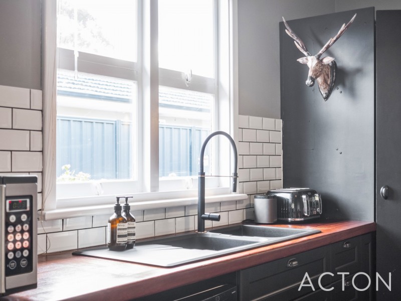 110 Queens Road, South Guildford WA 6055