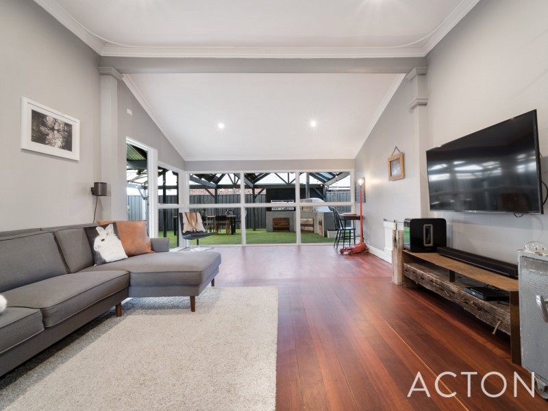 110 Queens Road, South Guildford WA 6055